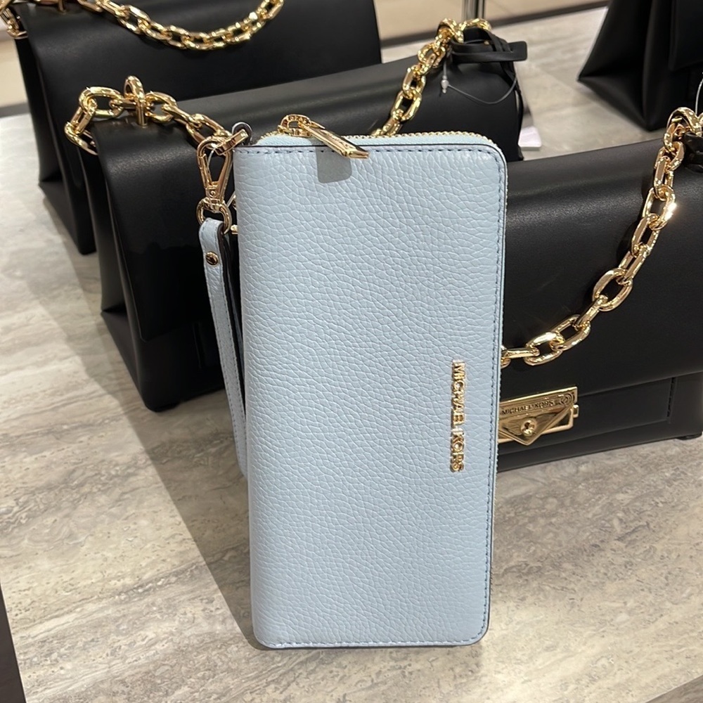 MICHAEL KORS LARGE TRAVEL CONTINENTAL WRISTLET WALLET PHONEHOLDER 
Vista Blue